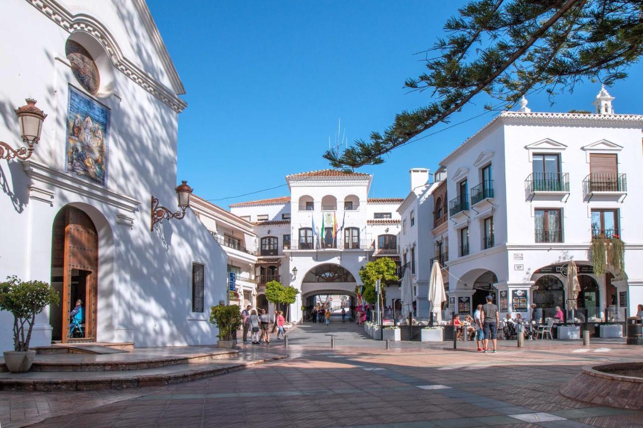 Apartamentos Vacacional En Plaza De Espana Nerja Exterior photo